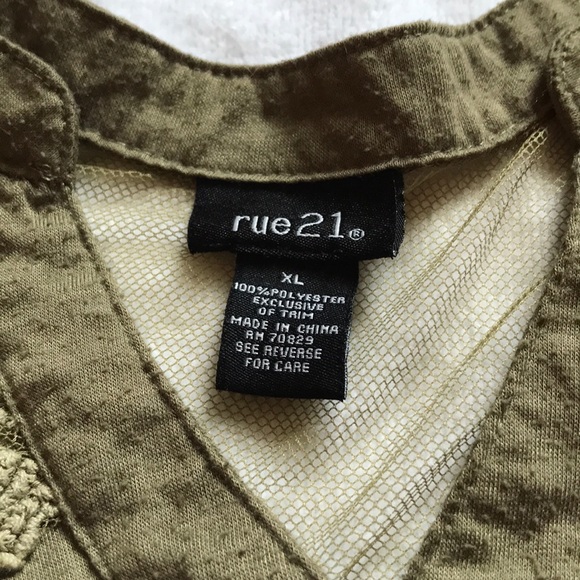 Green lace and solid tank top - Picture 2 of 3